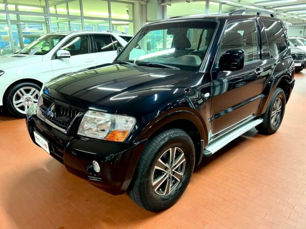 Mitsubishi  Pajero 3.2 DI-D 16V 3 Pt. Intense Auto.