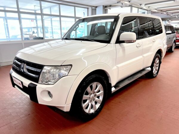 Mitsubishi  Pajero 3.2 DI-D 5 Pt. Instyle DPF *Unico Prop.*